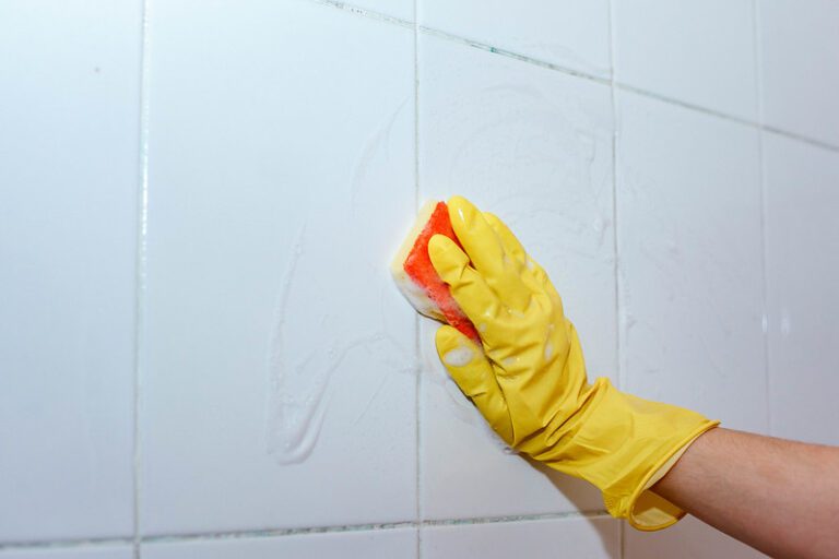 How to clean stains from tiles